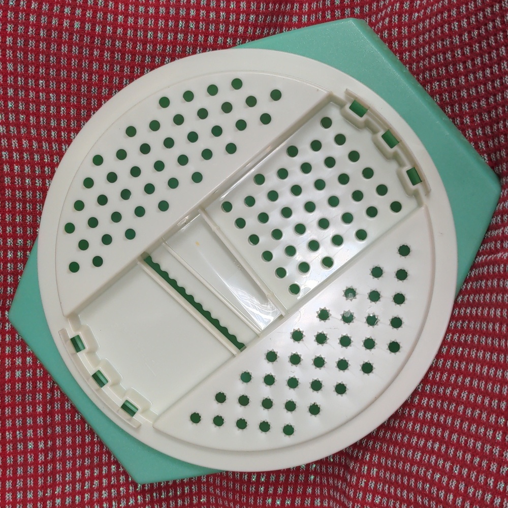 Vintage Tupperware Grater Slicer Bowl 786-5